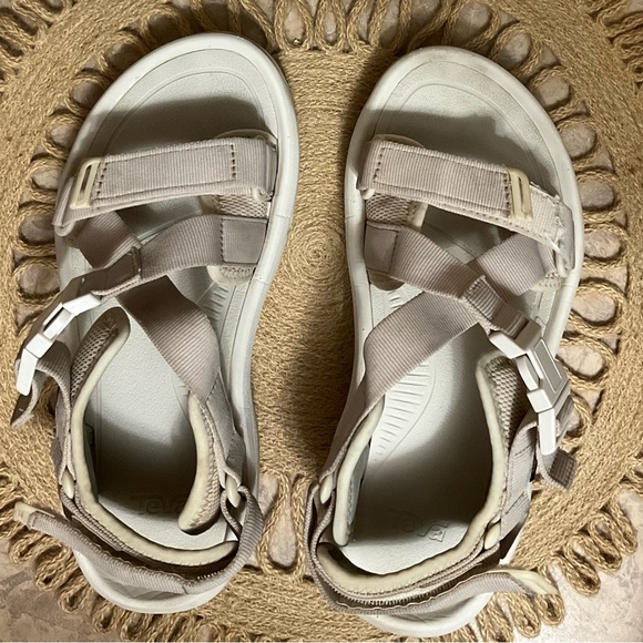 Teva Cream Sandals with Adjustable Straps for Everyday Wear - Picture 3 of 4